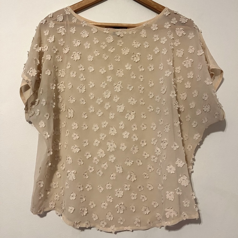 🌹3/$20 Love 21 forever 21 floral appliqué relaxed top m